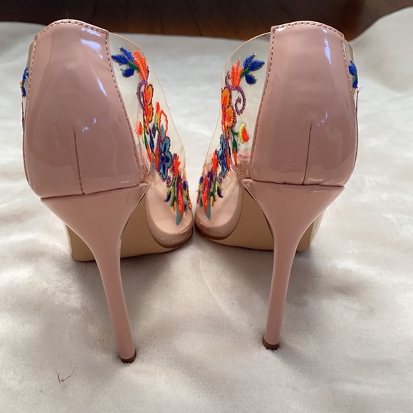 Privileged | Clear Floral Camellia Heels 7 - Picture 4 of 5